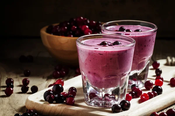 Milk-Berry smoothie with cranberries, black currant and red currant