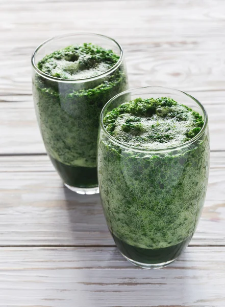 Healthy green sorrel and spinach smoothie in glass jar