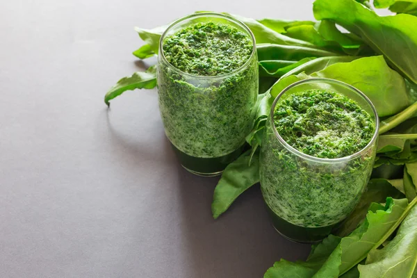 Healthy green sorrel and spinach smoothie in glass jar
