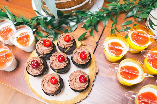 Wedding candy bar, cupcakes