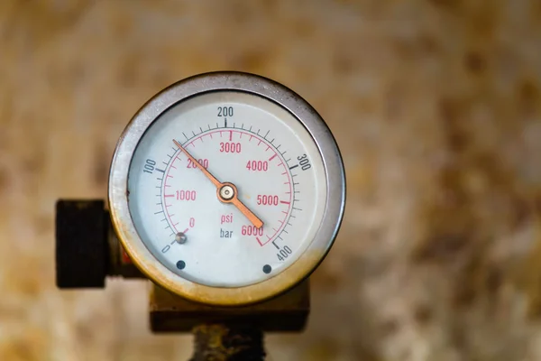 Pressure gauge with rust background