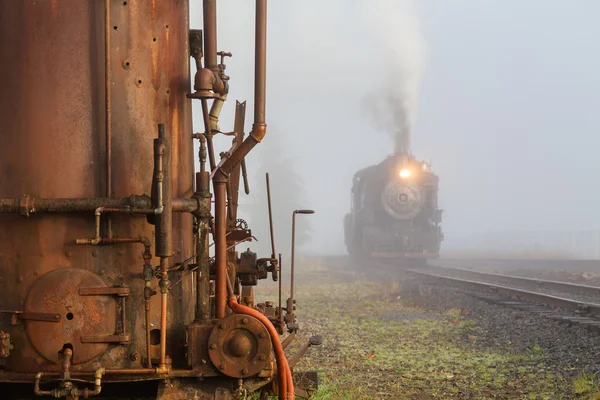 Steam locomotive and water tank