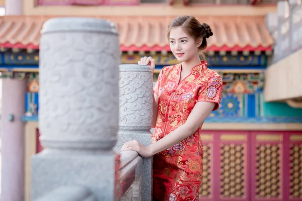 Asian Chinese woman in Traditional Chinese