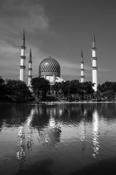 Sultan Salahuddin Abdul Aziz Shah Mosque