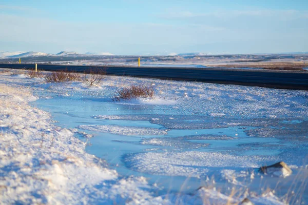 Řeka Islandu Banky Jsou Pokryty Sněhem Zimní Krajina Otevřená Prostranství — Stock fotografie