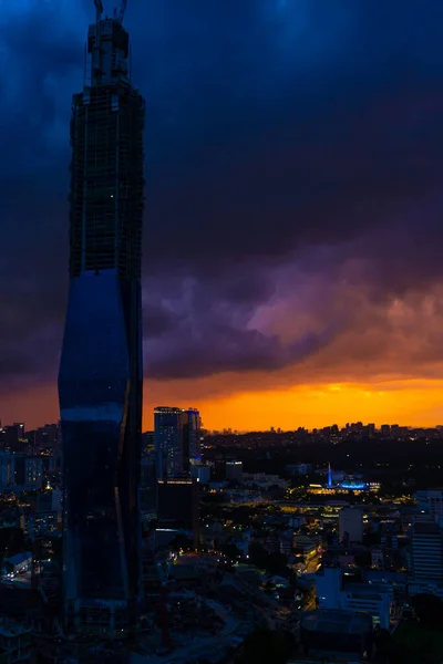 Stylish Futuristic Building Construction Skyscraper 118 Sunset Rain Clouds Gorgeous — Stock Photo, Image