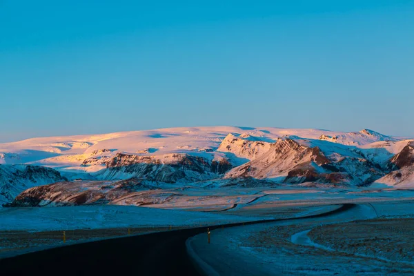 Breathtaking Winter Landscape Iceland View Road Unusual Beauty Nature — Stock Photo, Image