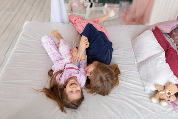 Little Girl Spends Time Playing Mom While Lying Bed — Stock Photo, Image