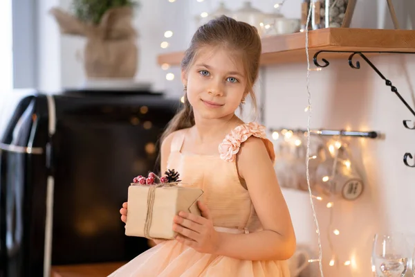 Menina Vestido Princesa Celebra Natal Conto Fadas Mágico Natal Infância — Fotografia de Stock