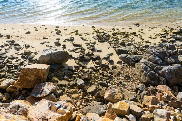 Trópusi Homokos Strand Kövekkel Tiszta Természet — Stock Fotó