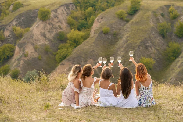 Shoot Back Company Gorgeous Female Friends Having Fun Cheers Drink — Stock Photo, Image