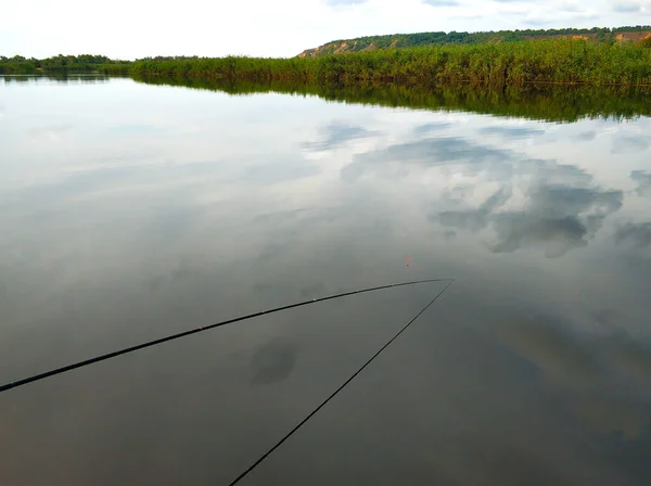 Ήσυχο Μέρος Για Ψάρεμα Δίπλα Στο Ποτάμι Άποψη Του Ποταμού — Φωτογραφία Αρχείου