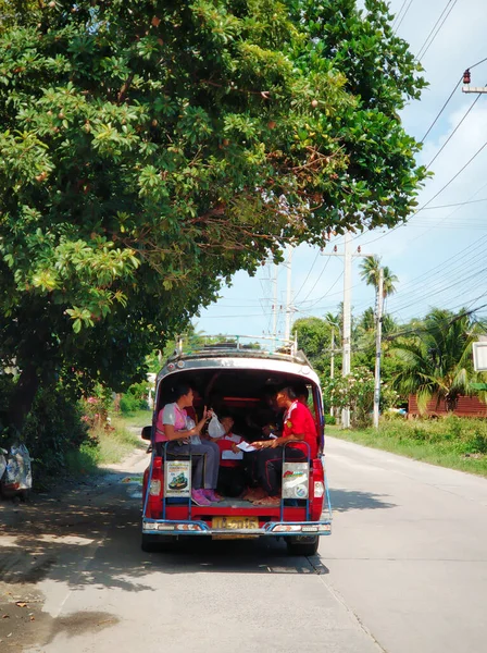 Truck Transporting People Back Popular Transportation Villages Thailand Samui Tailand — Stock Photo, Image