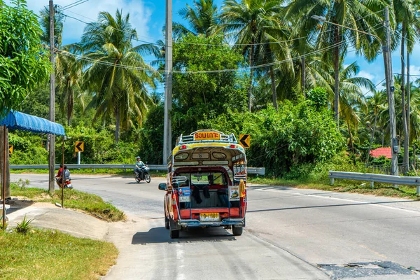 Truck Transporting People Back Popular Transportation Villages Thailand Samui Tailand — Stock Photo, Image