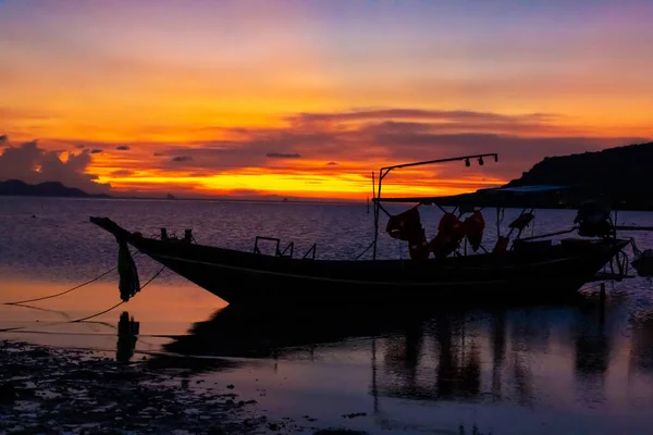 Tayland Tropik Bir Adanın Sahilinde Güzel Bir Gün Batımı Okyanustaki — Stok fotoğraf