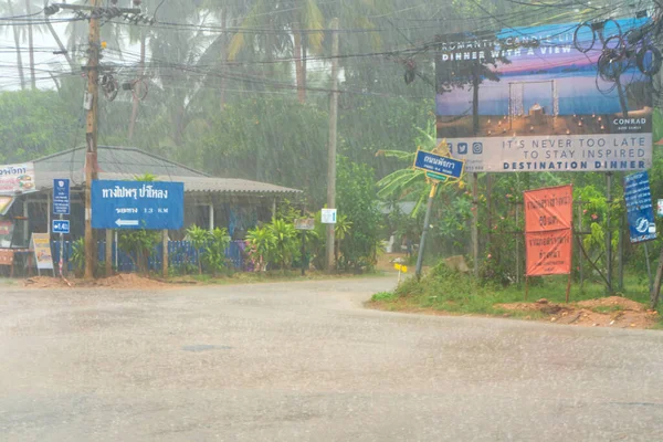 Chuva Tropical Pesada Uma Ilha Tailândia Estrada Está Debaixo Água — Fotografia de Stock