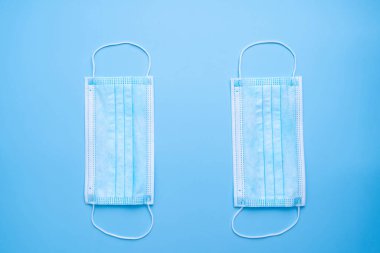 Koronavirüs salgınını sembolize eden 2020 tıp maskelerinin sembolü..