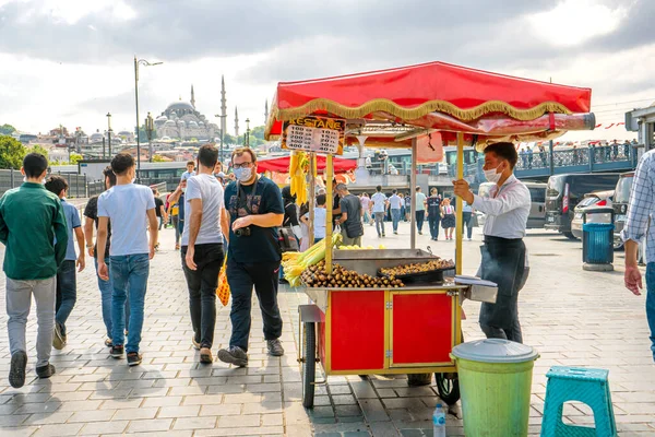 Man Selling Grilled Corn Cart Summer Istanbul Street Turkish Street — Stock Photo, Image