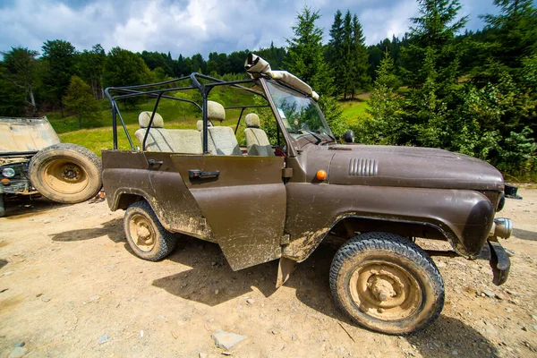 Jeep Górski Samochód Podróży Krajobrazy Górskie — Zdjęcie stockowe