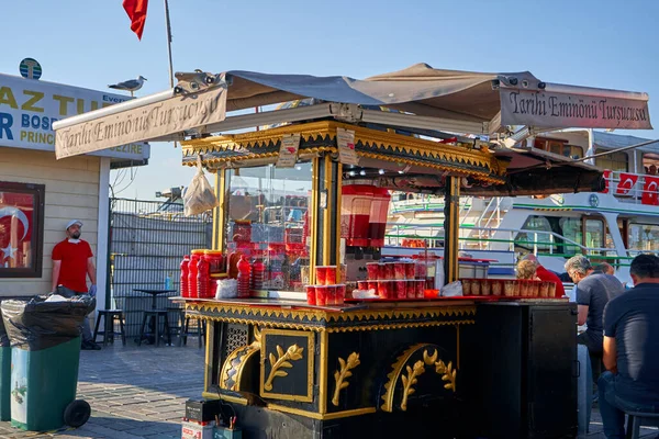 Refreshing Beverages Vendor City Pier Istanbul Turkey Istanbul 2020 — Stock Photo, Image