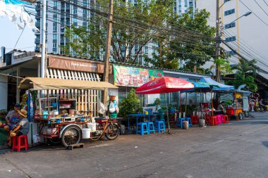 Mobil sayaç ve scooter. Asya 'da sokak ticareti. samui , tailand - 02.24.2020