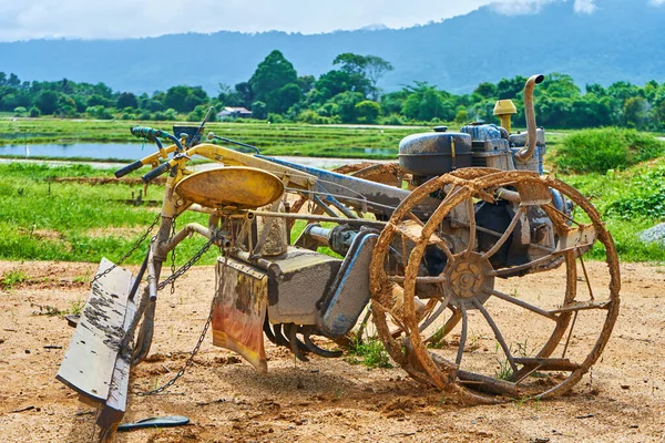 재건된 오토바이로 집에서 도구였다 아시아의 — 스톡 사진
