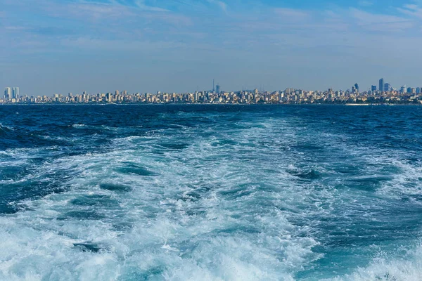 Eine Bootsfahrt Auf Dem Bosporus Ein Blick Auf Die Wellen — Stockfoto