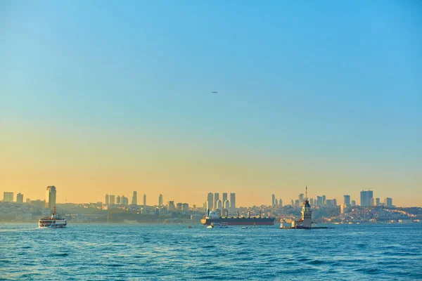 Bosphorus Szorosban Lévő Leány Torony Isztambul Városának Egyik Szimbóluma — Stock Fotó