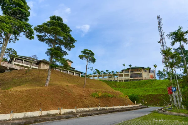 Torre Radio Metallo Nella Giungla — Foto Stock