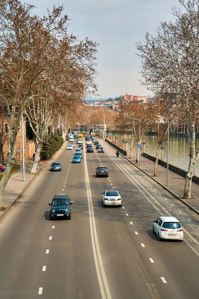 Autoweg Aan Oever Van Rivier Tbilisi Georgië 2021 — Stockfoto