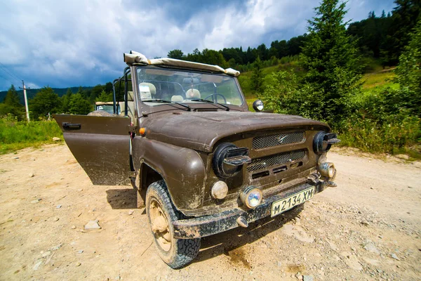 Jeeping Ορεινό Αυτοκίνητο Ταξίδια Ορεινά Τοπία Καρπάθια Όρη Ουκρανία 2016 — Φωτογραφία Αρχείου