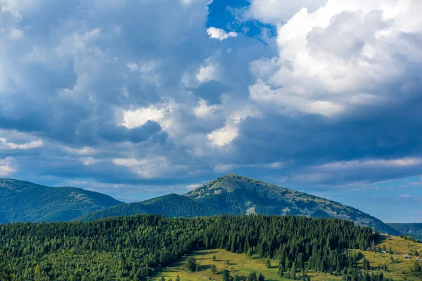 Літній Краєвид Карпатських Гір — стокове фото