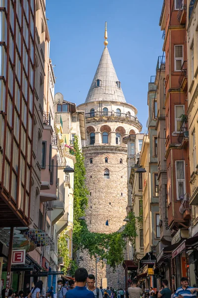 İstanbul 'un ünlü turistik mekanı Galata Kulesi. İstanbul, Türkiye - 28.07.2017