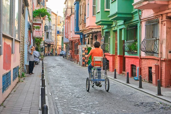 Cavalcare Uomo Triciclo Nel Quartiere Ebraico Istanbul Istanbul Turchia 2017 — Foto Stock