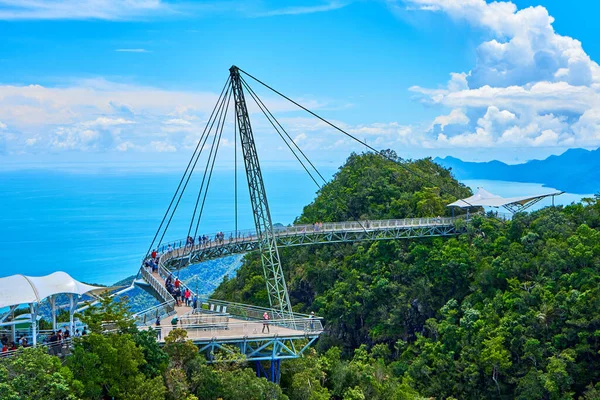 人気の観光名所 1つの柱の奈落の上の橋 マレーシアのランカウイ島 2020 — ストック写真