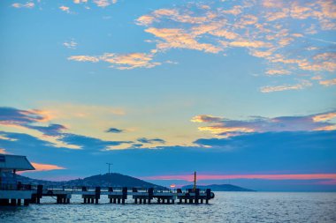Gemi gün batımında İstanbul Boğazı 'nda denize açılacak..