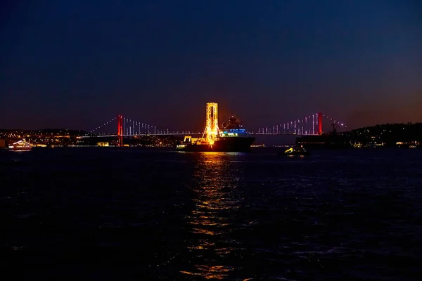 Esti Hajókirándulás Boszporuszon Isztambulban Bosphorus Híd Éjszakai Fények — Stock Fotó