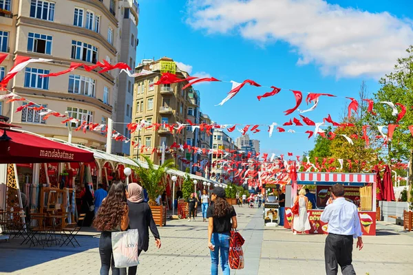 Campanha Política Eleitoral Turquia Ruas Istambul Estão Penduradas Com Bandeiras — Fotografia de Stock