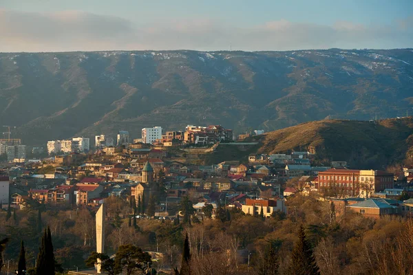都市景観 トビリシの建築 ジョージアの首都 高地の大都市 トビリシ グルジア 2021 — ストック写真