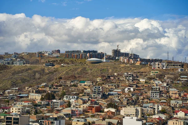 人口密度の高い都市のパノラマ トビリシ市内の風景 — ストック写真