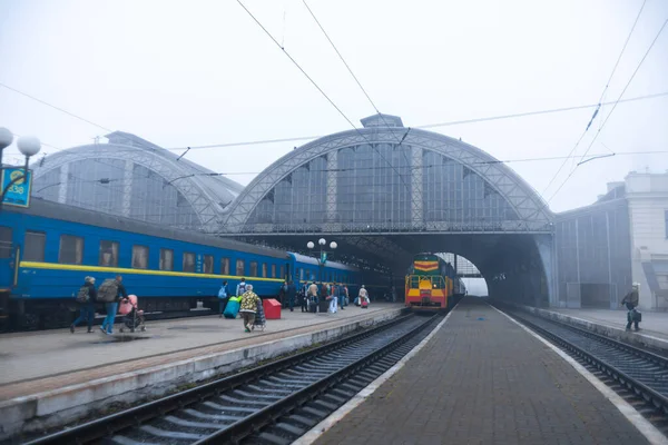 Дизельний Локомотив Вагонами Прибуває Залізничну Станцію Львів Україна 2019 — стокове фото