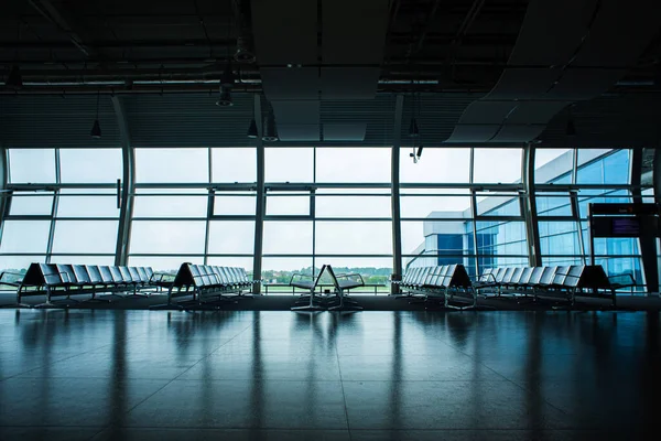 Deserted Airport Terminal Rows Empty Seats Waiting Room — Stock Photo, Image