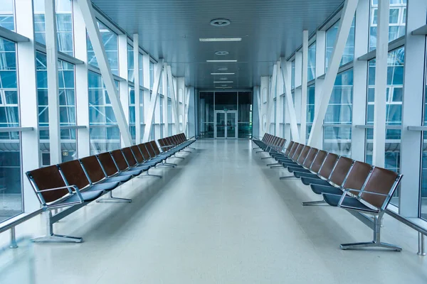 Terminal Aeroporto Desertado Linhas Assentos Vazios Sala Espera — Fotografia de Stock