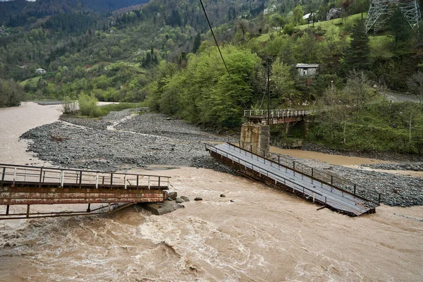 Uma Ponte Sobre Rio Montanha Destruído Pela Água — Fotografia de Stock