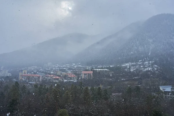 Zimowy Krajobraz Górski Małe Miasteczko Pomiędzy Górami Nad Miastem Wisi — Zdjęcie stockowe