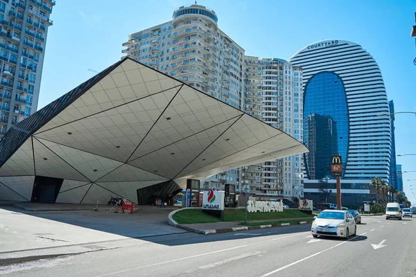 Arquitetura Moderna Cidade Batumi Edifício Design Com Uma Forma Estranha — Fotografia de Stock