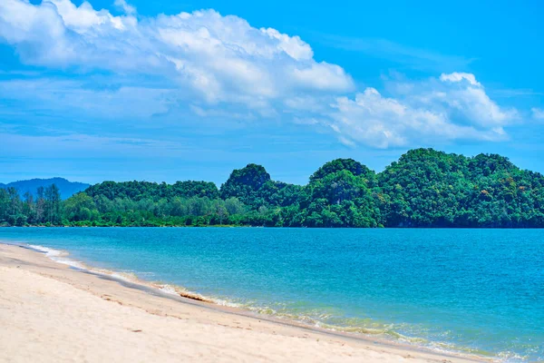 Uitzicht Vanaf Het Strand Naar Rotsen Oceaan Weg Van Kust — Stockfoto