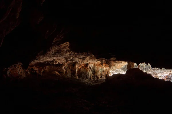 Vecchia Grotta Pipistrelli Pietra Nella Roccia Attrazione Turistica Passeggiata Nella — Foto Stock