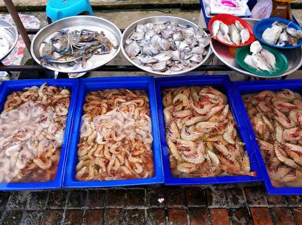 Bancone Con Pesce Fresco Mercato Del Pesce — Foto Stock