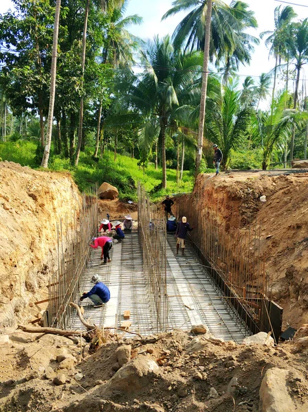 Bouw Het Oerwoud Werknemers Gieten Beton Fundering Samui Tailand 2020 — Stockfoto